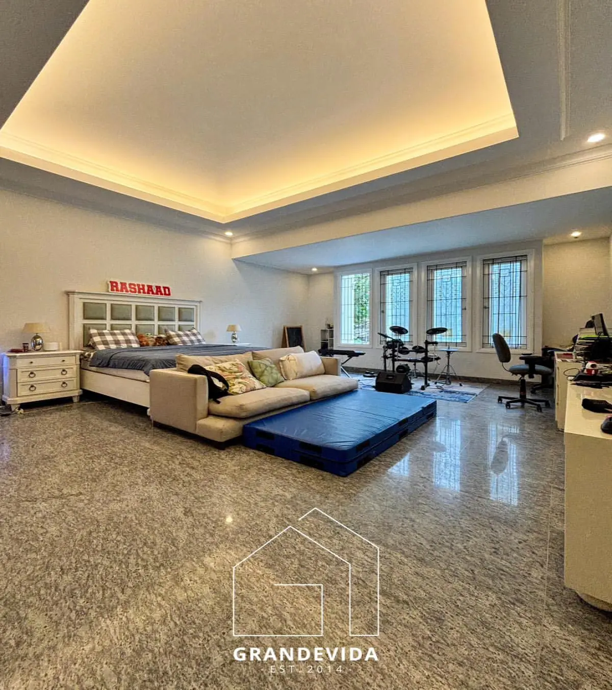 68b2635cafe44.webp