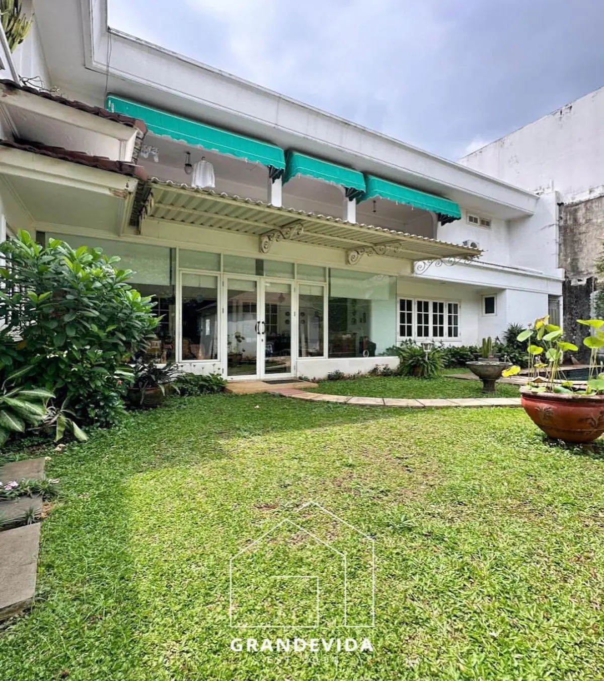 Rumah Dijual di Simprug Golf Senayan Jakarta Selatan