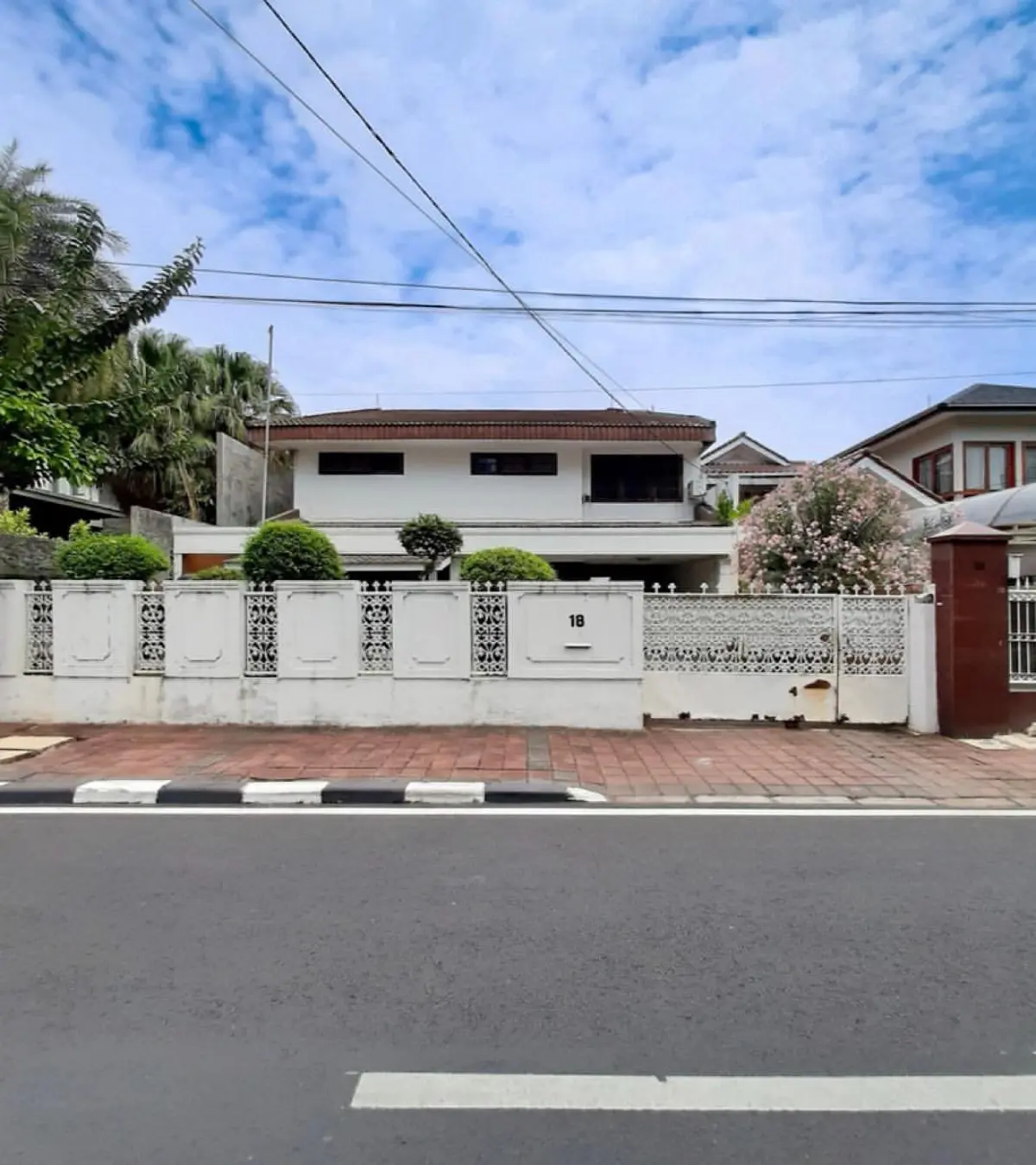 Rumah Dijual di Menteng Jakarta Pusat cocok Dibangun Ulang