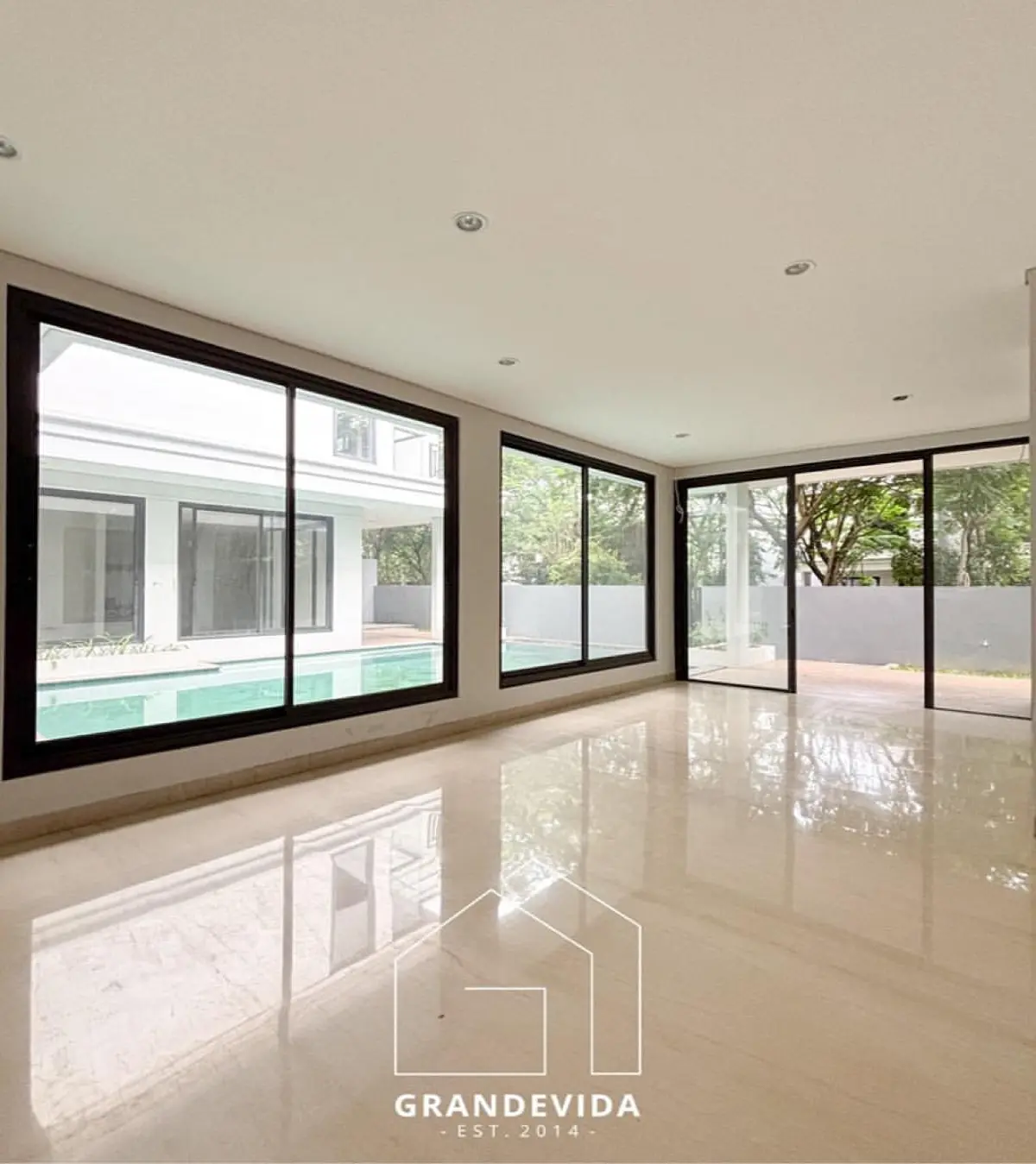 Jual Rumah Mewah Pejaten Barat Jakarta Selatan dalam Townhouse