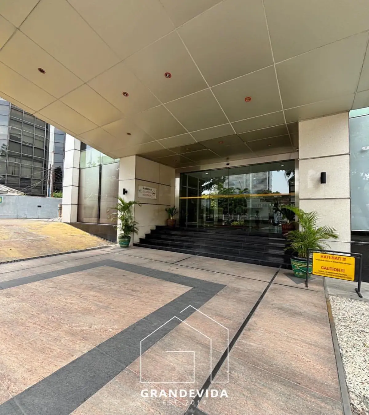 Gedung Mewah Dijual Mampang, Jakarta Selatan - Lokasi Strategis