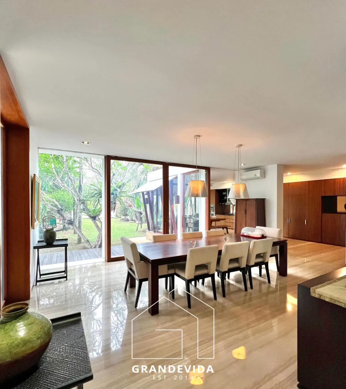 Rumah Dijual Cinere (Tangerang Selatan) Kemewahan Ala Villa