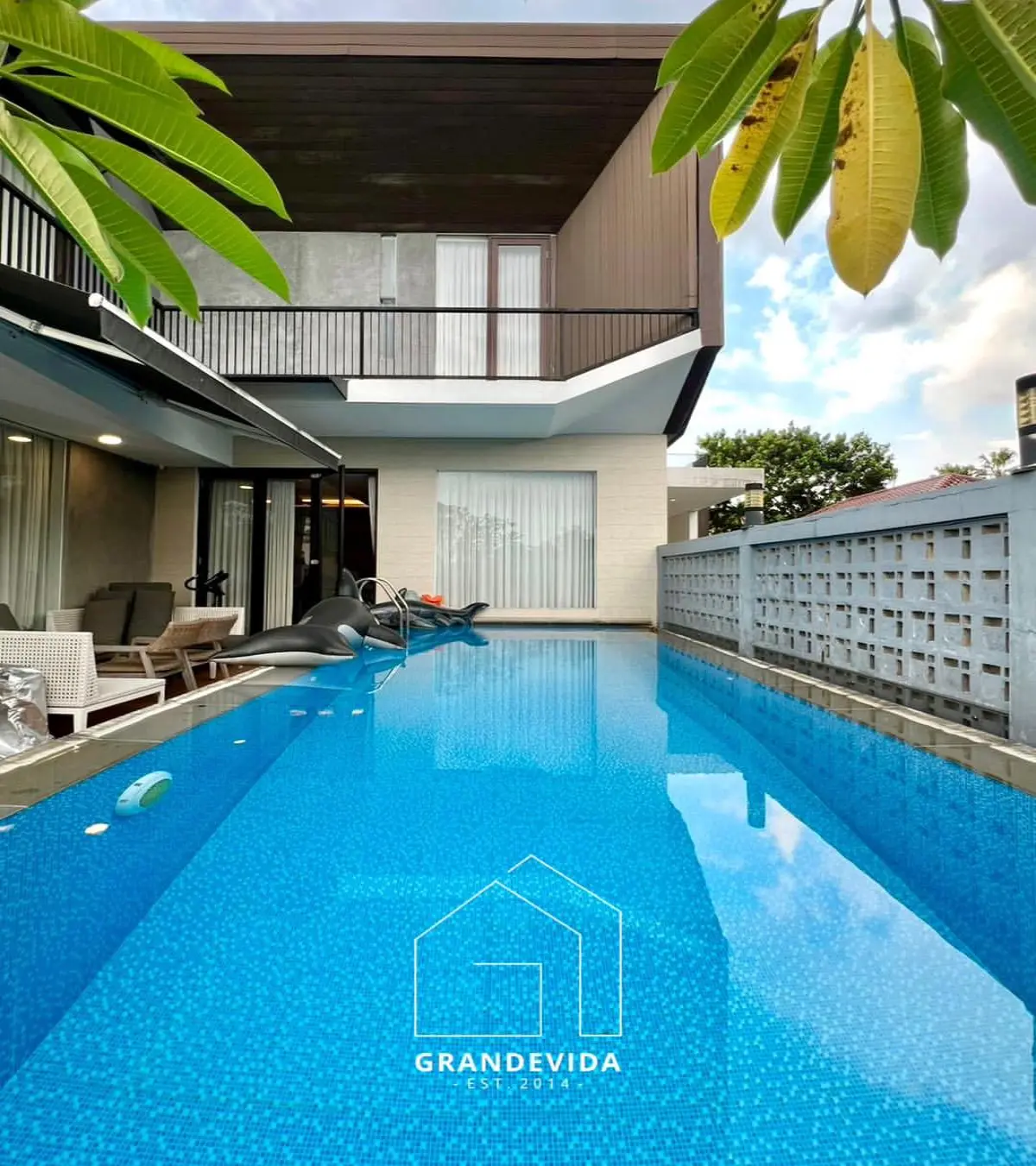 Jual Rumah Azzure Kemang Jakarta Selatan