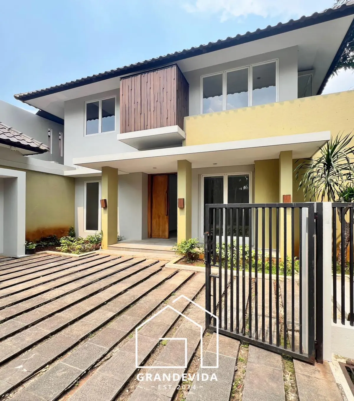 Rumah Dijual Kemang Timur Jakarta Selatan Siap Huni dan Strategis
